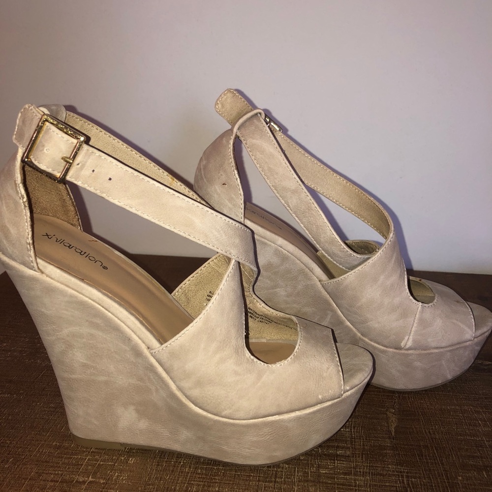 XHILARATION TABIA NATURAL CUT OUT WEDGE 7